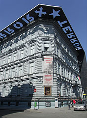 Three-story neo-renaissance style former bourgeois apartment house, today House of Terror Museum - Budapest, Hungría