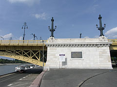 The Pest-side end of the Margaret Bridge - Budapest, Hongrie